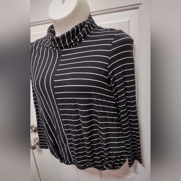 Coco + Carmen Silver Striped Cowl Neck Top Sz S/M - Picture 2 of 7